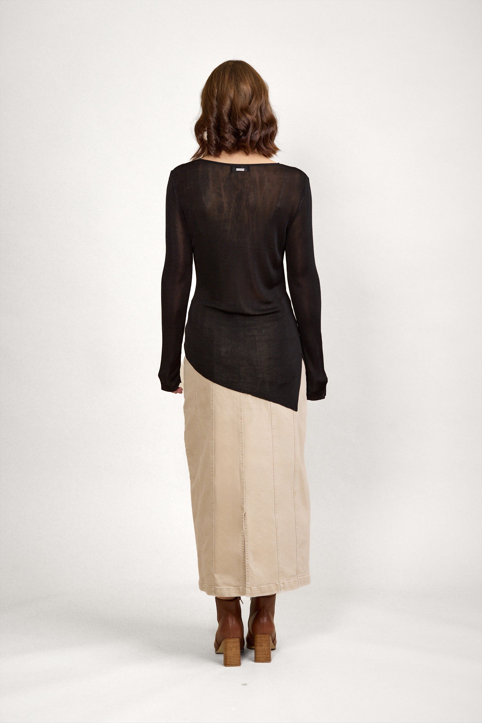 K2032 Dylan Sweater - Black - Knewe Label
