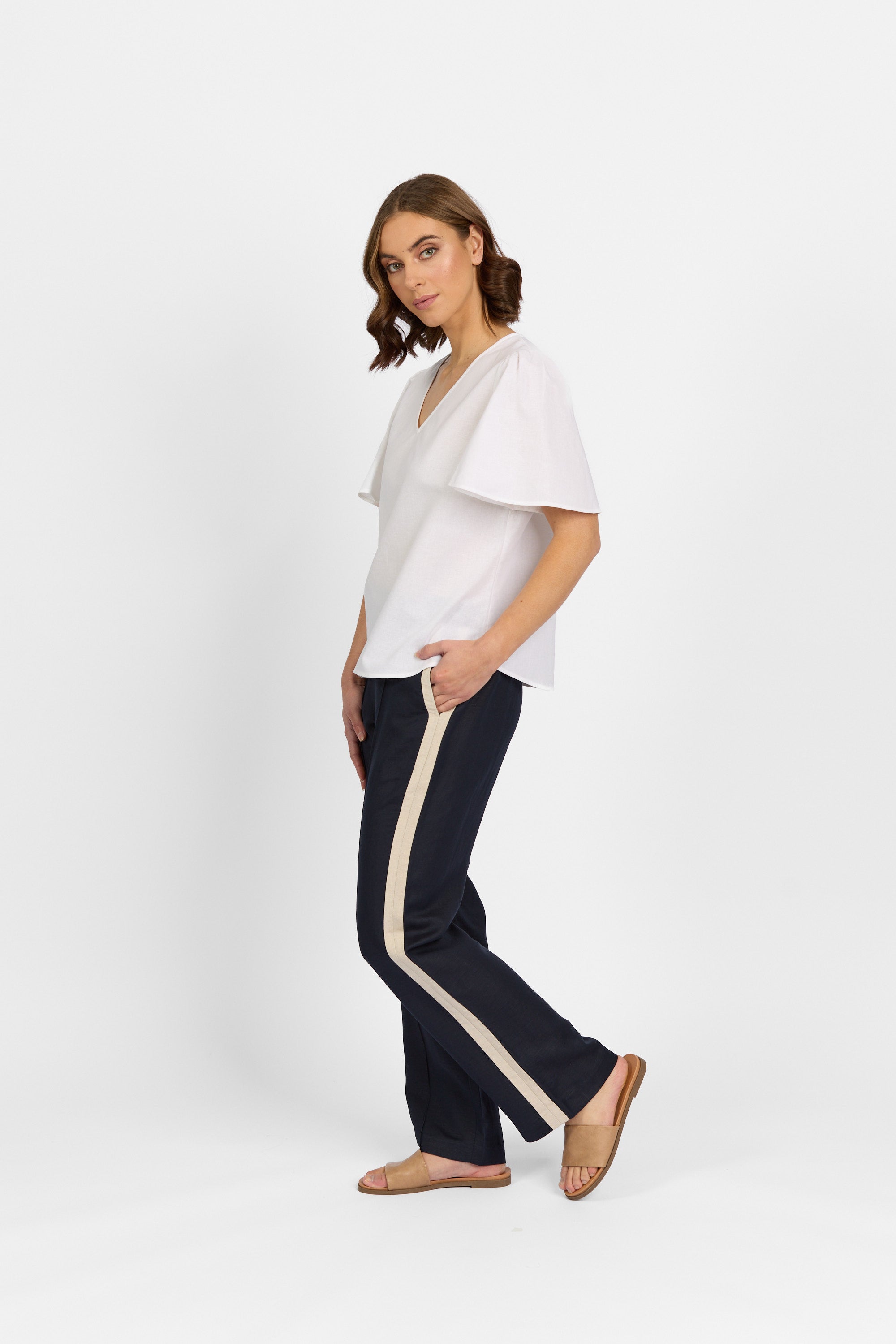 K5077 White - Hour Top - Knewe Label
