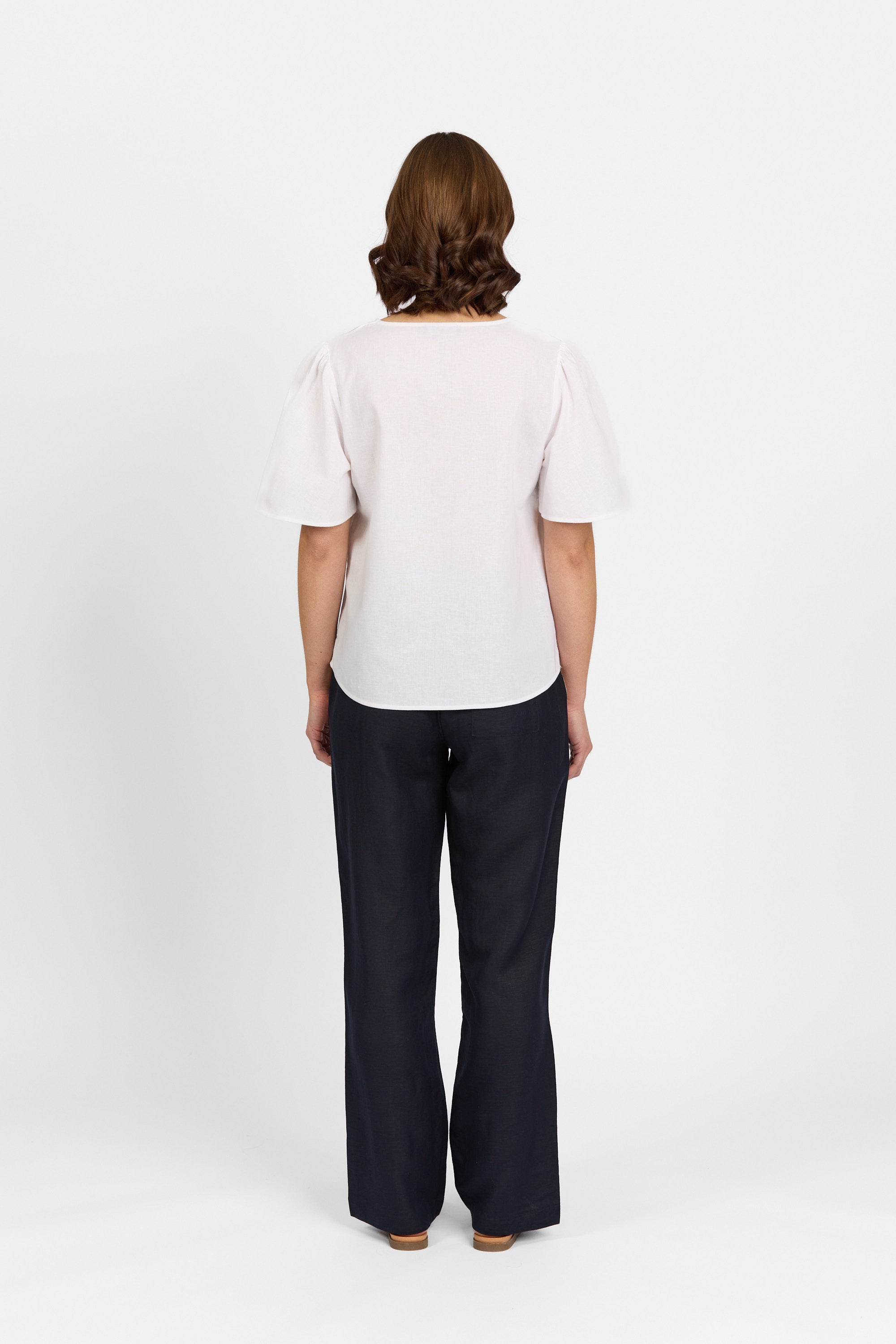 K5077 White - Hour Top - Knewe Label