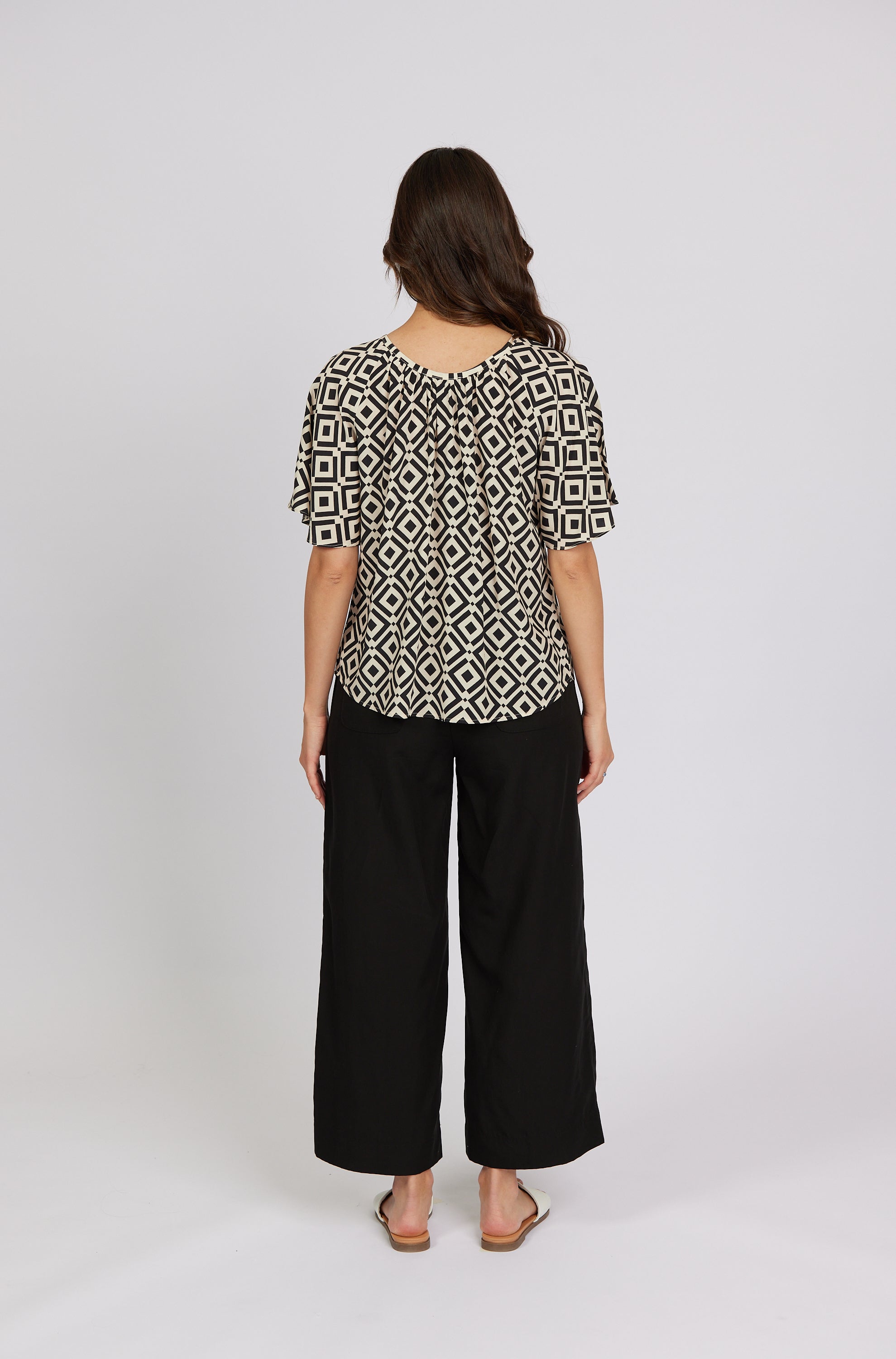 K5083 Theory - Hazel Top - Knewe Label