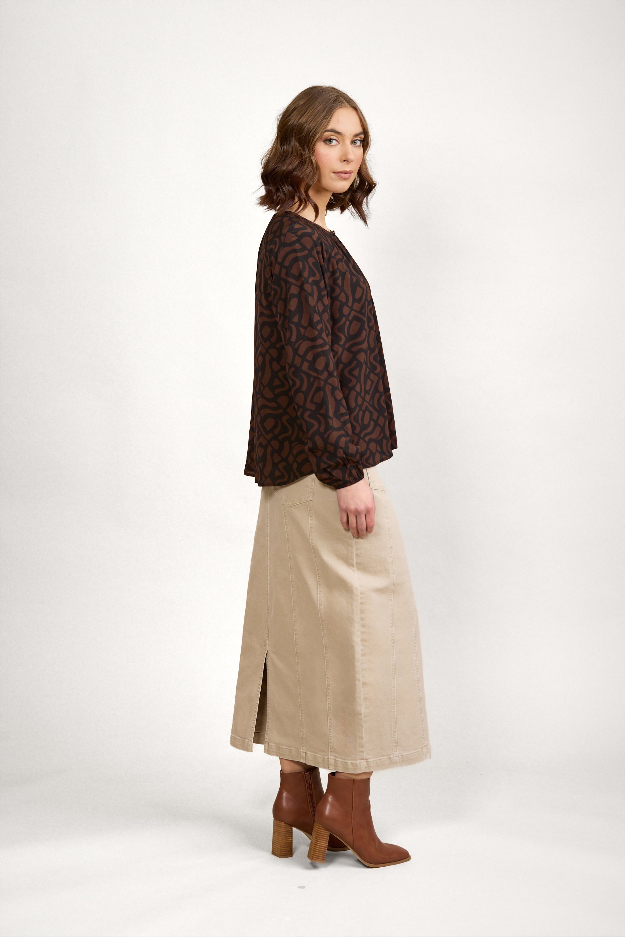 K5089 Story Top - Mocha - Knewe Label