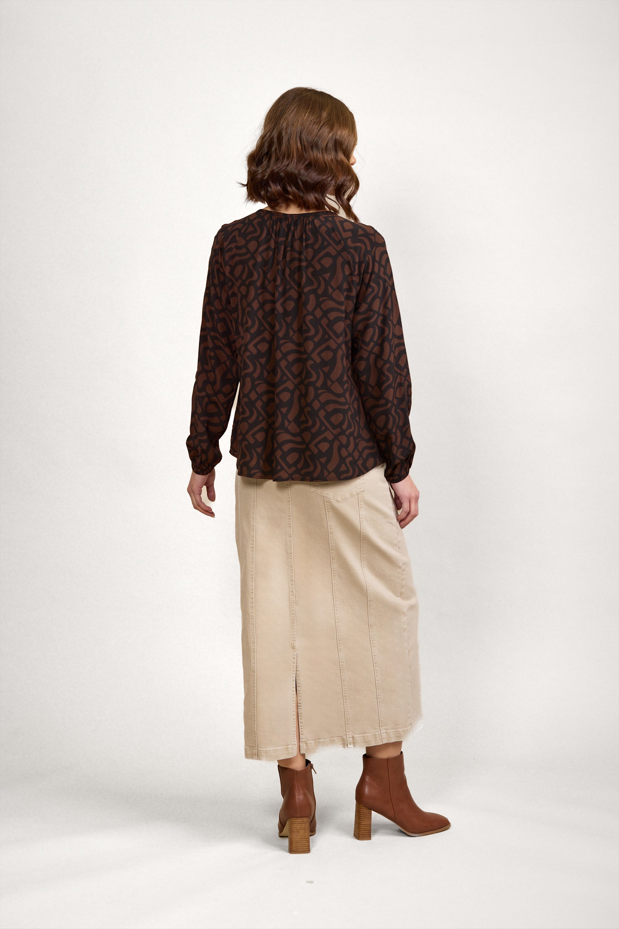 K5089 Story Top - Mocha - Knewe Label