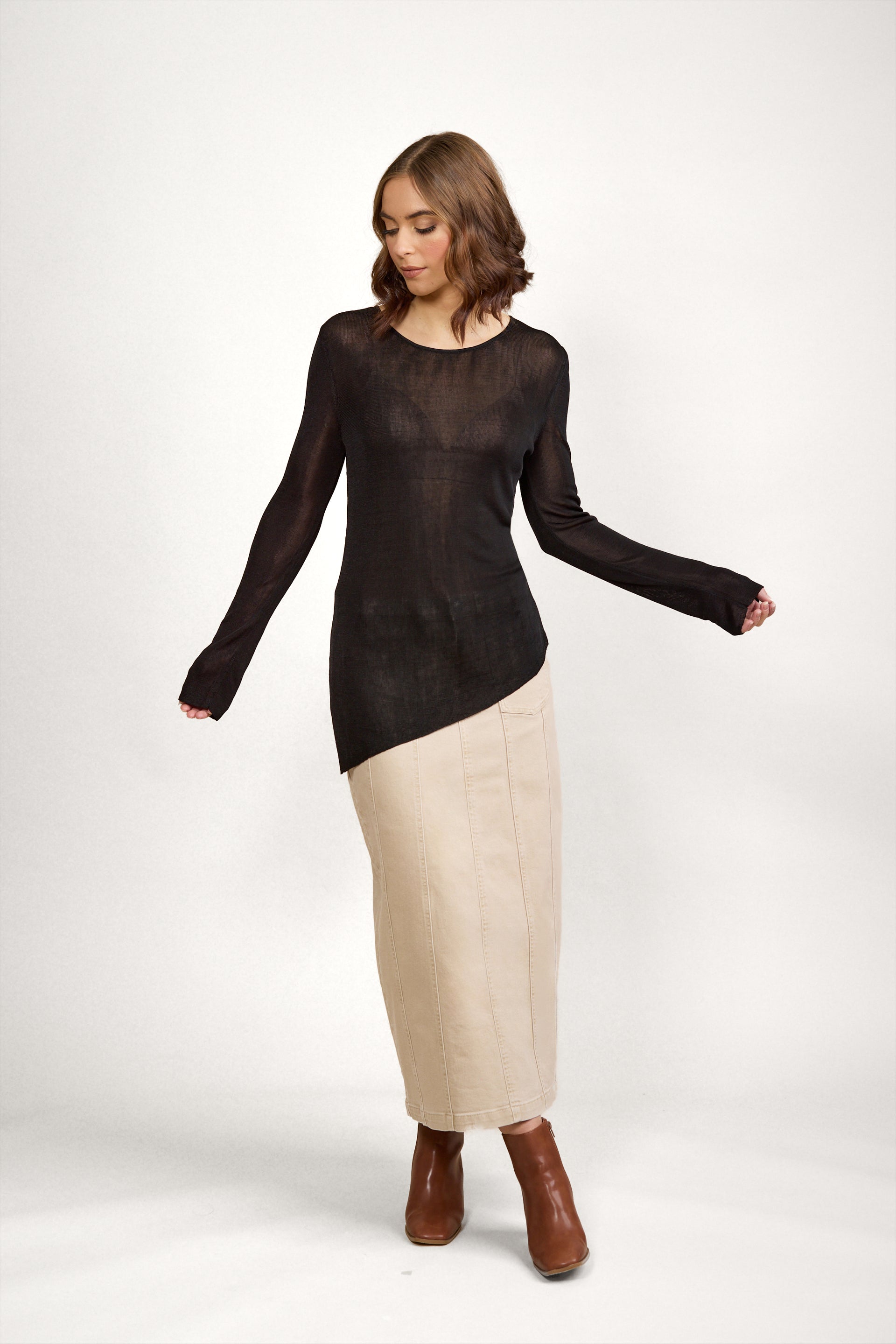 K2032 Dylan Sweater - Black - Knewe Label