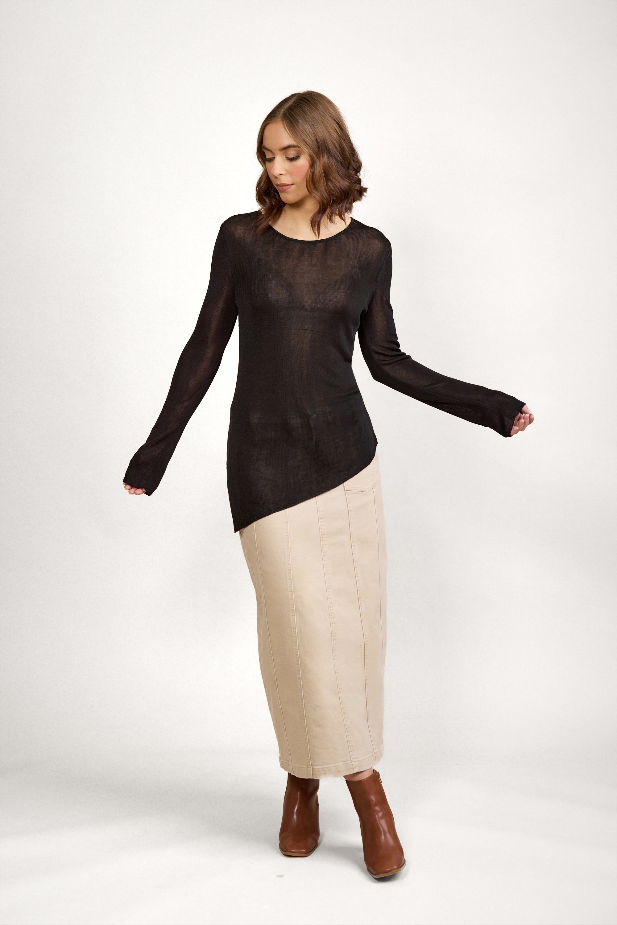 K2032 Dylan Sweater - Black - Knewe Label