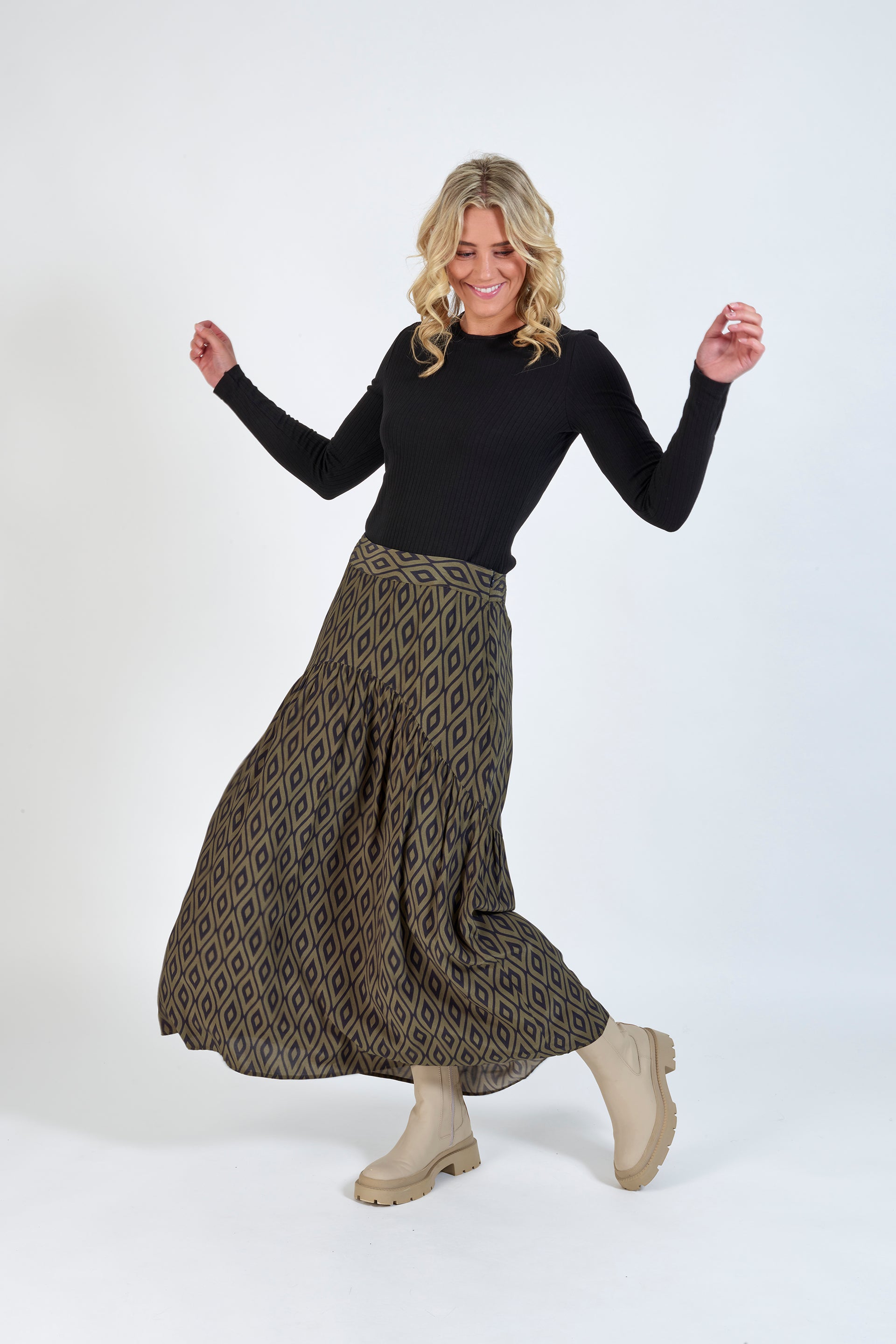 K4018 Nova - Vienna Skirt - Knewe Label