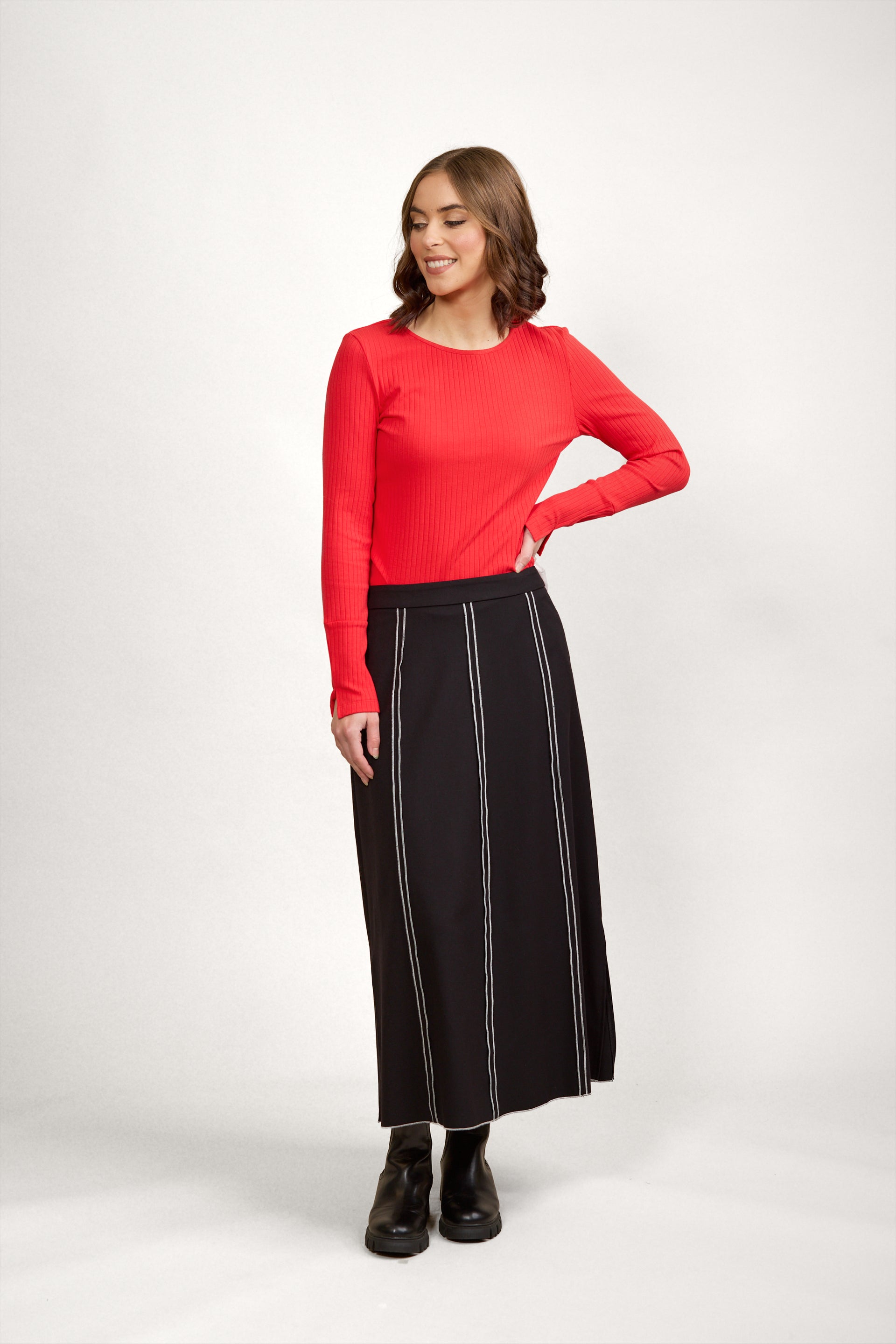 K4033W Frame Skirt - Black/White - Knewe Label