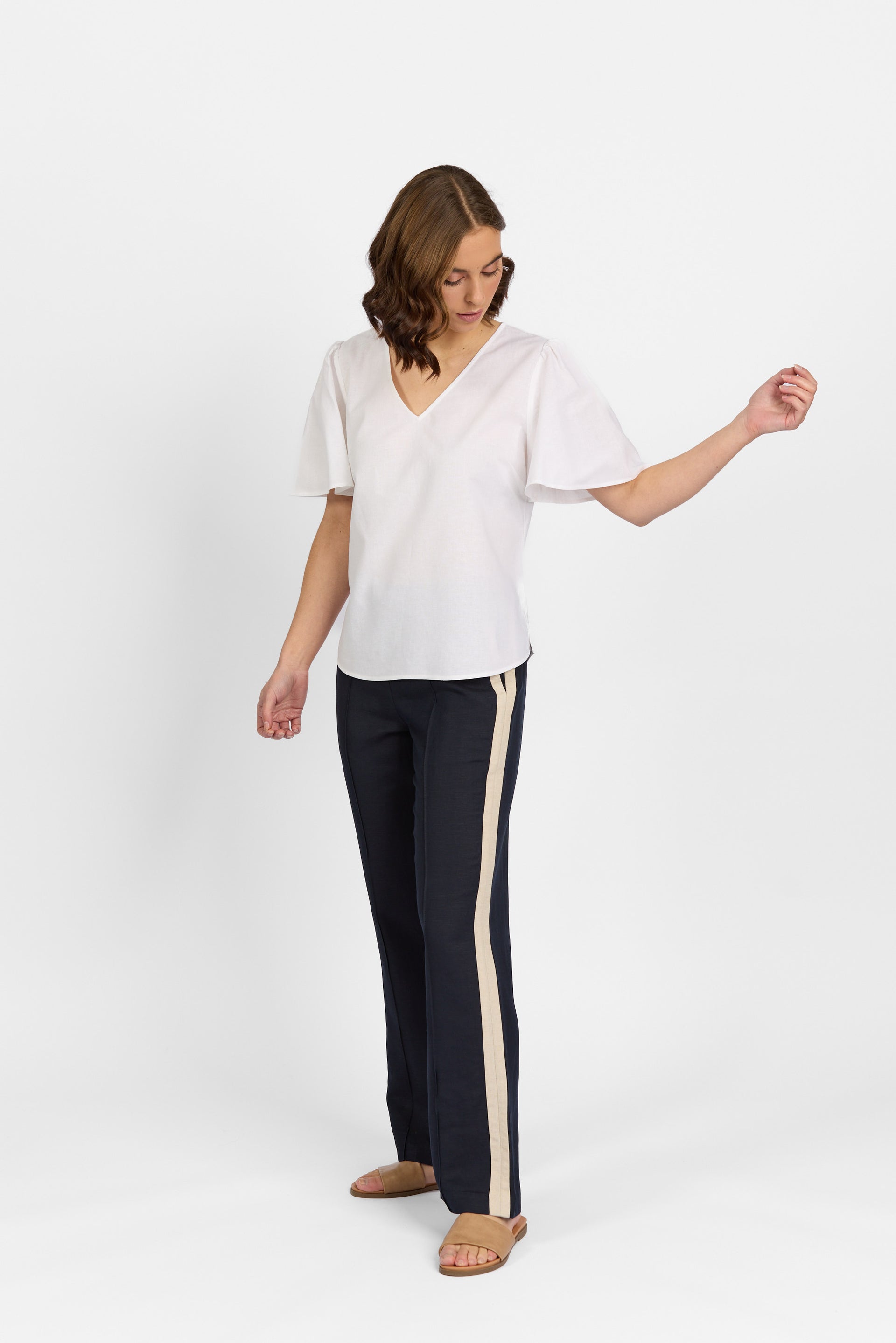 K5077 White - Hour Top - Knewe Label