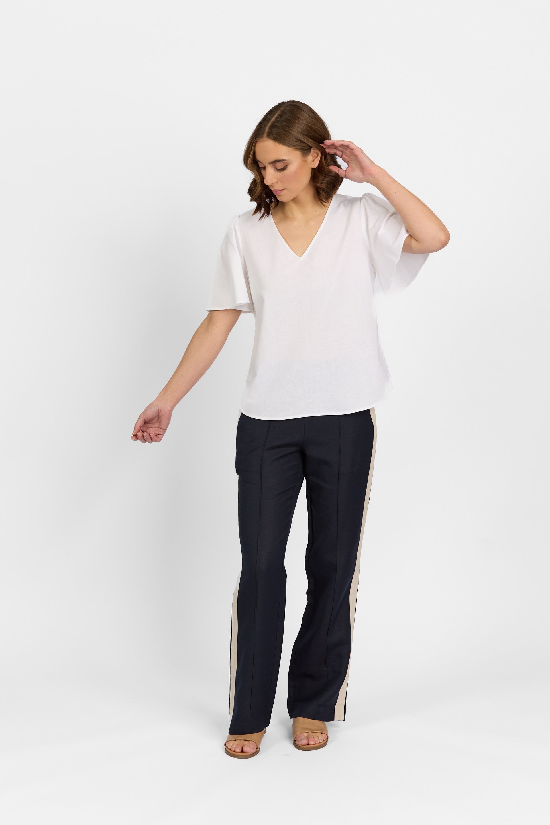 K5077 White - Hour Top - Knewe Label