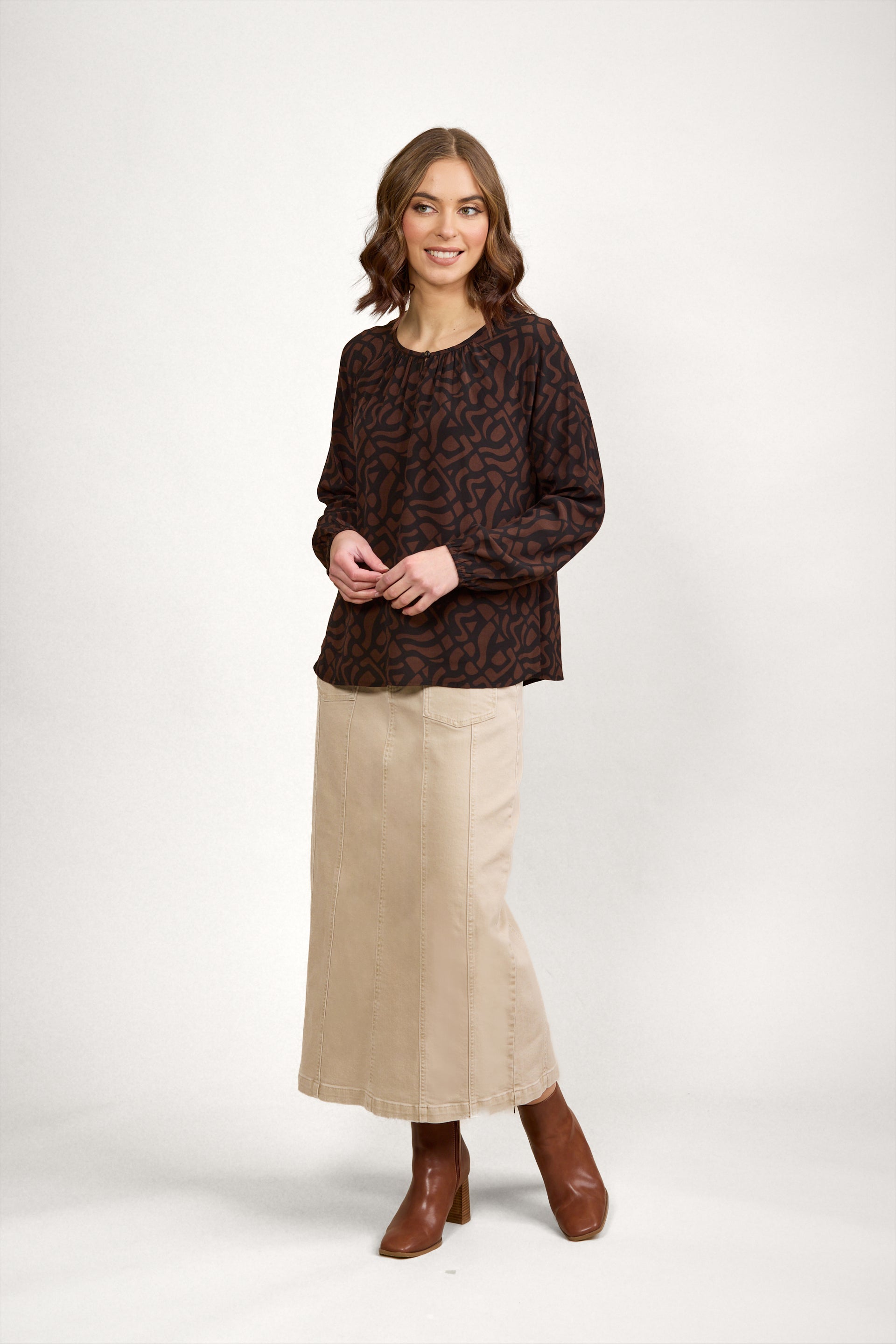 K5089 Story Top - Mocha - Knewe Label