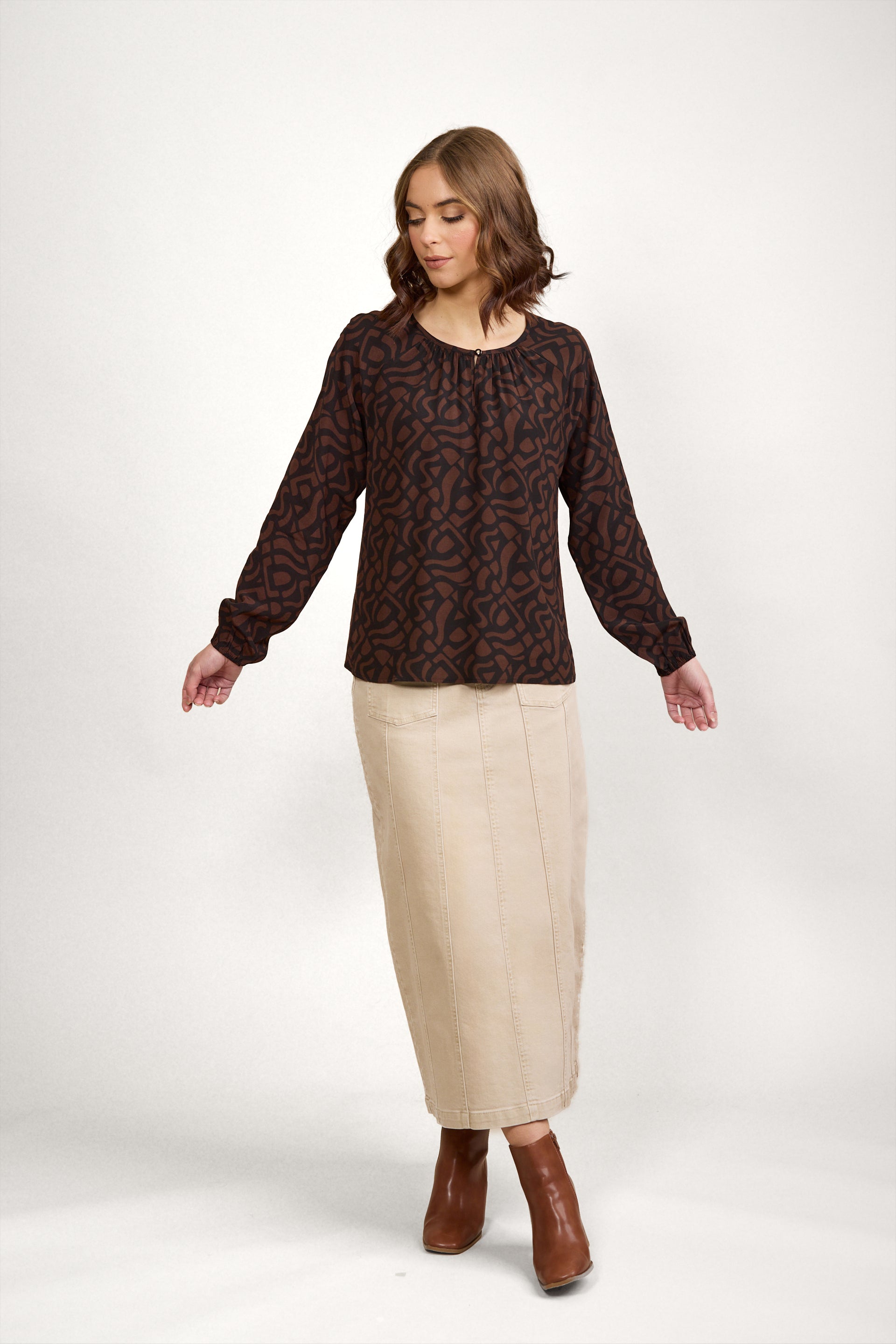 K5089 Story Top - Mocha - Knewe Label