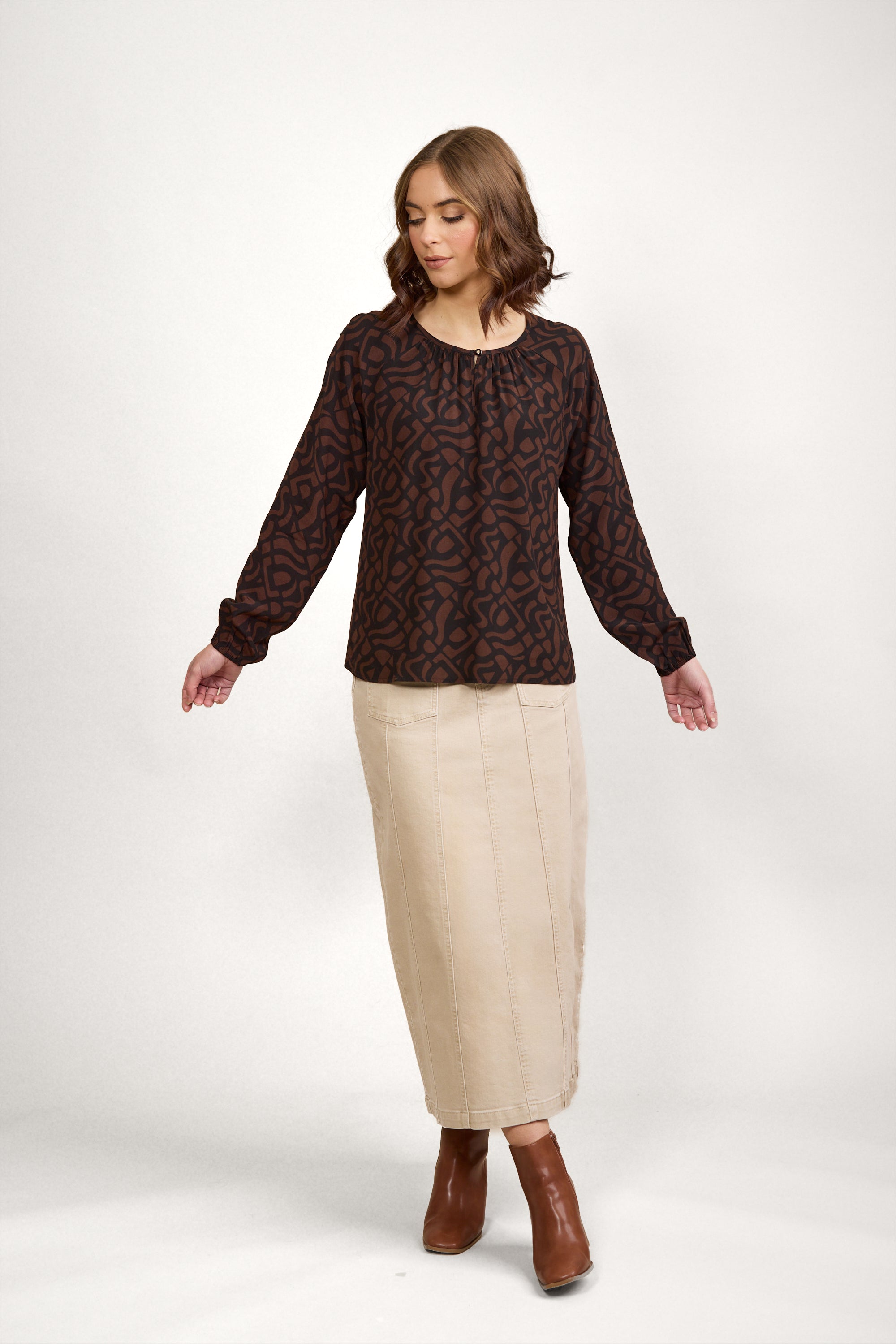 K5089 Story Top - Mocha - Knewe Label