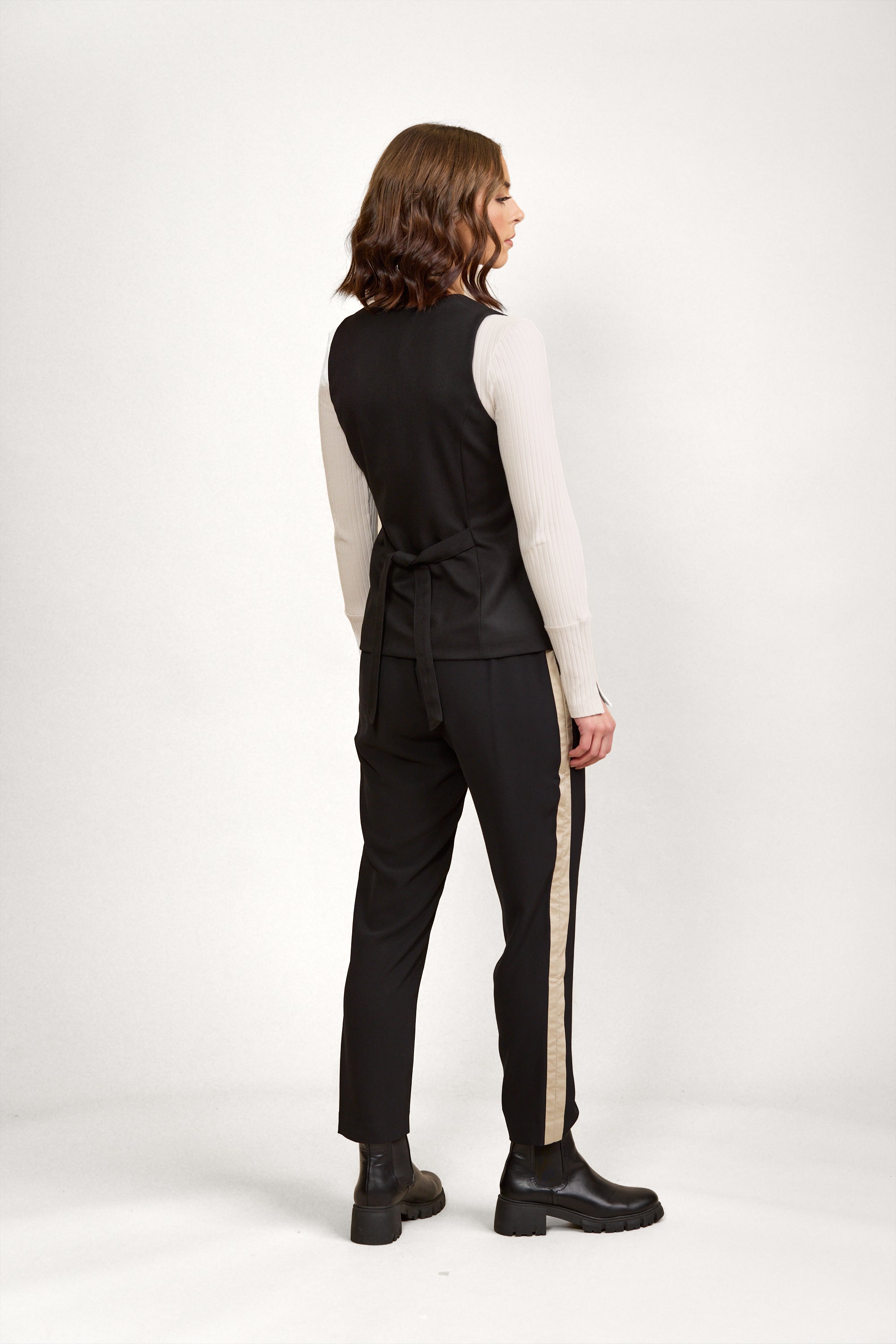 K6042W Florence Vest - Black - Knewe Label