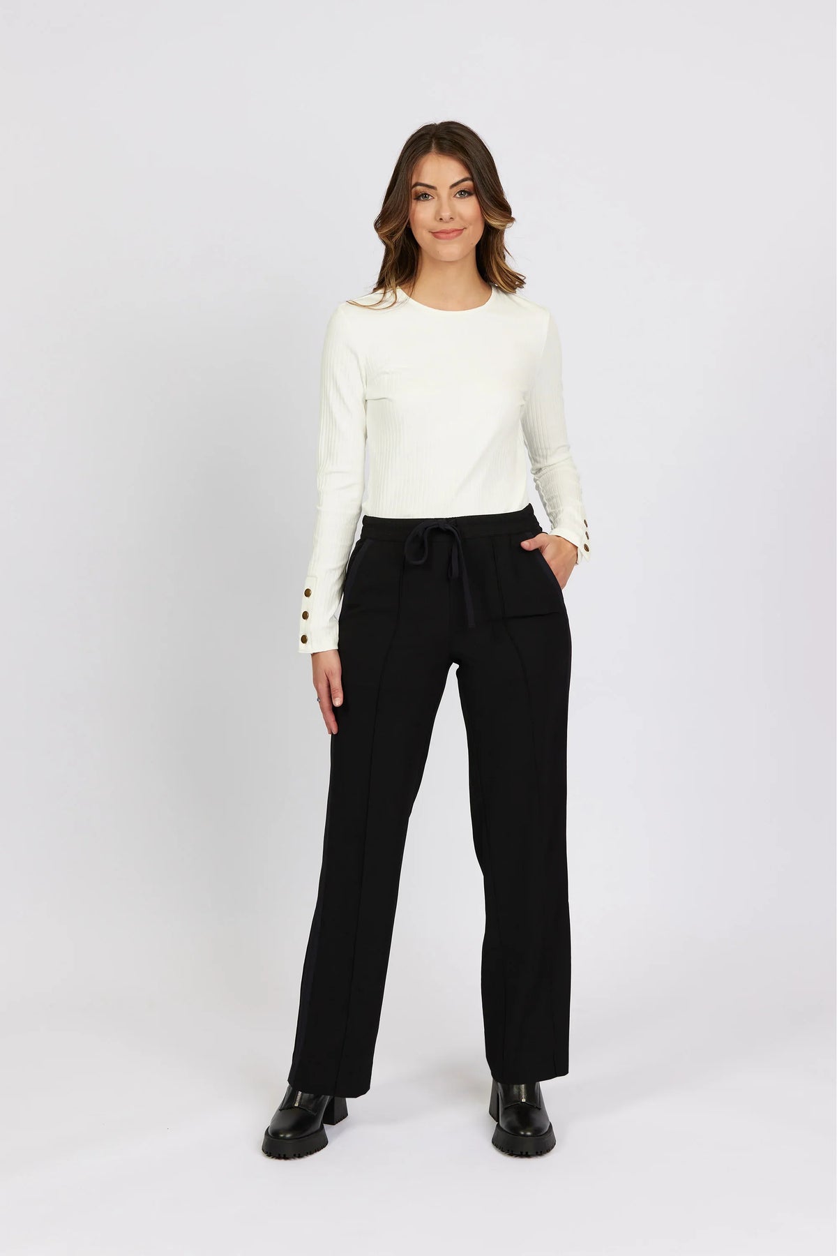KNEWE Label women's K7060 Bowie Pant Black in Ink - close-up fabric detail