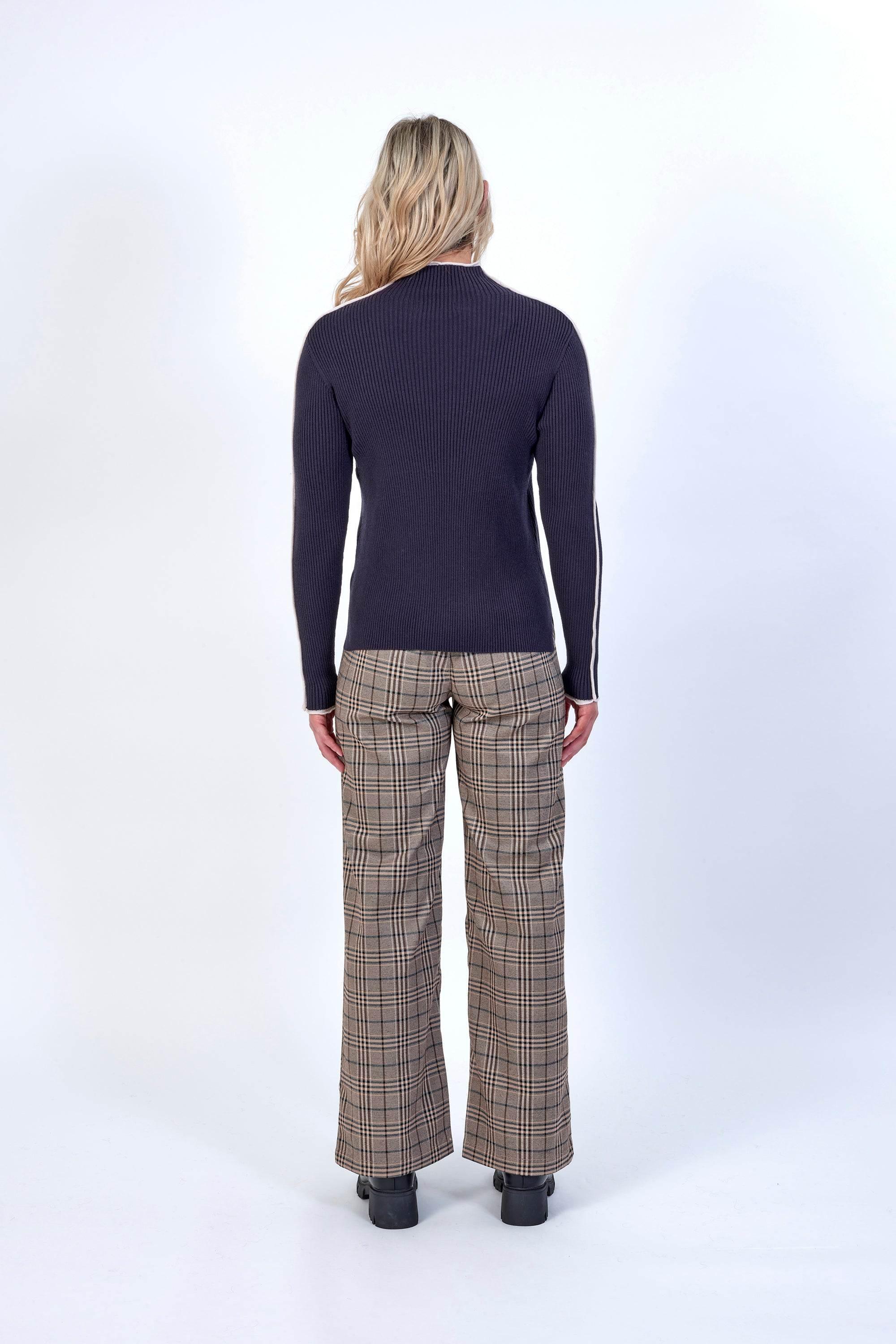 KNEWE Label women's K7073 Como Wide Pant Twig in Check - close-up fabric detail