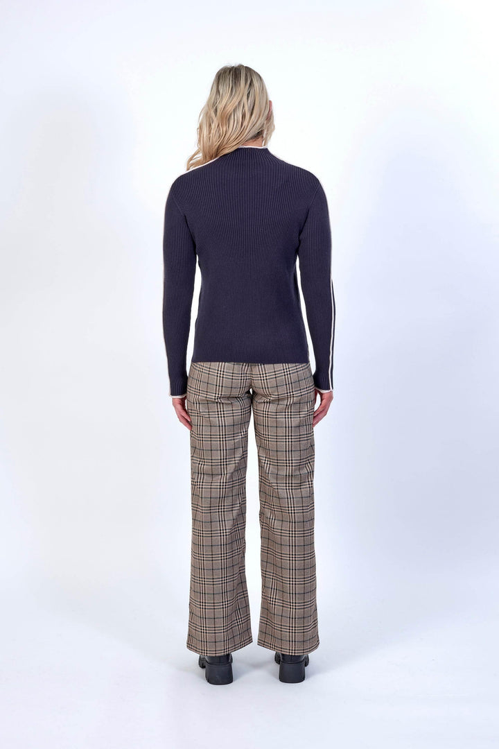 KNEWE Label women's K7073 Como Wide Pant Twig in Check - close-up fabric detail