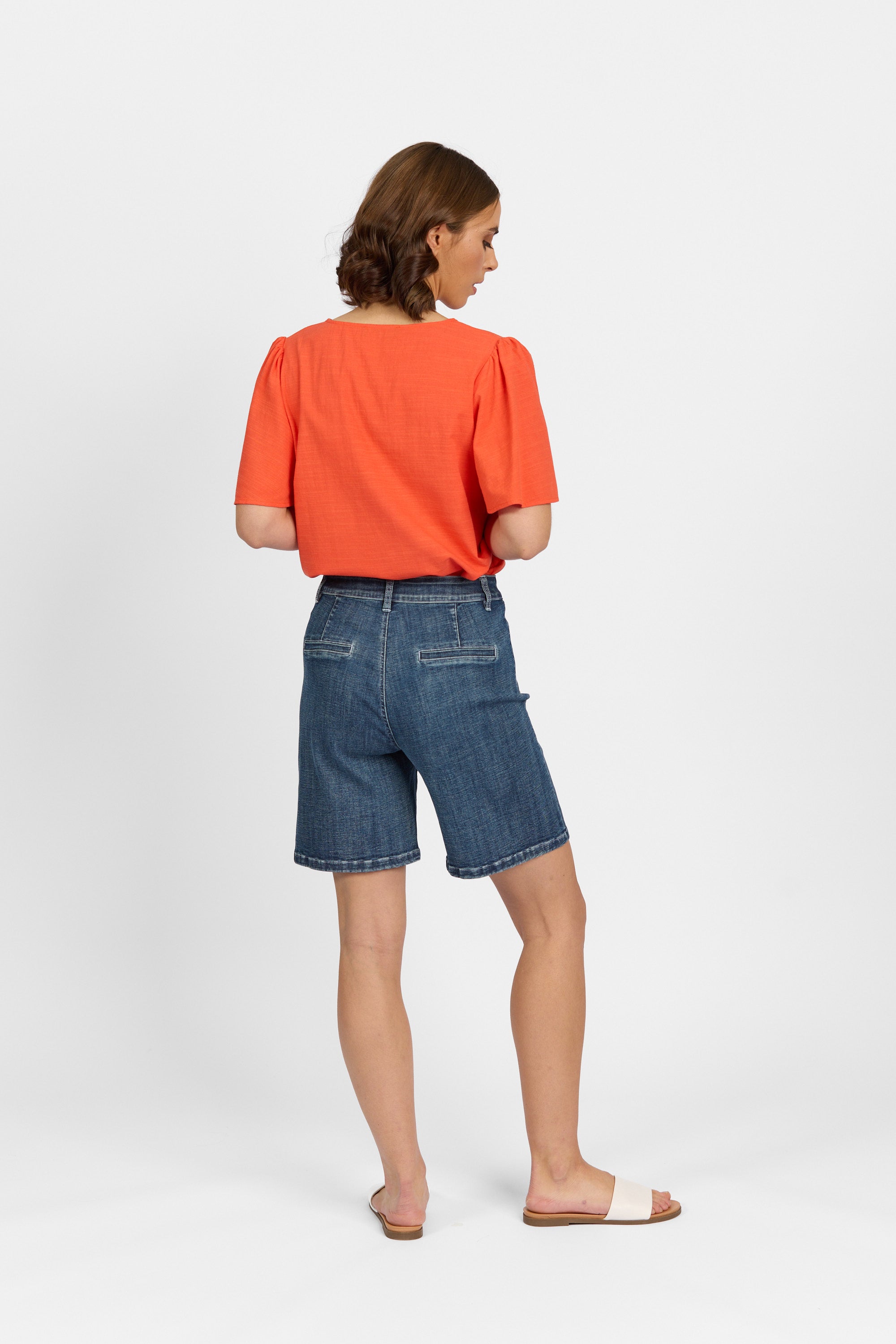 K8011 Mid Wash - Club Short - Knewe Label