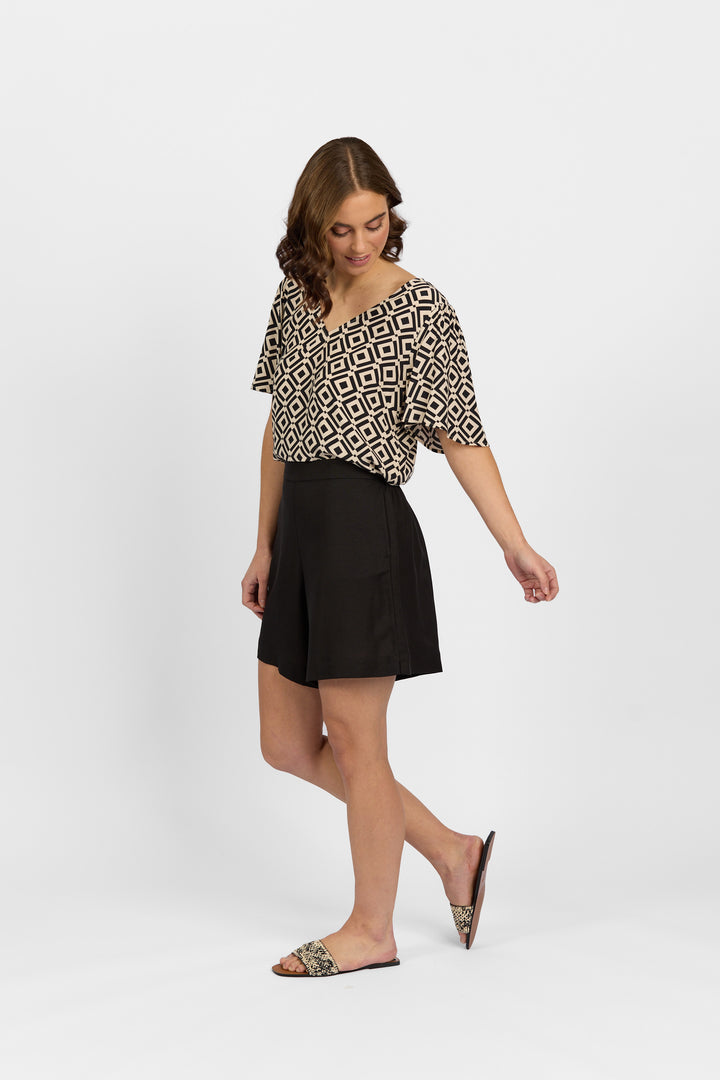 K8013 Black - Zephyr Short - Knewe Label