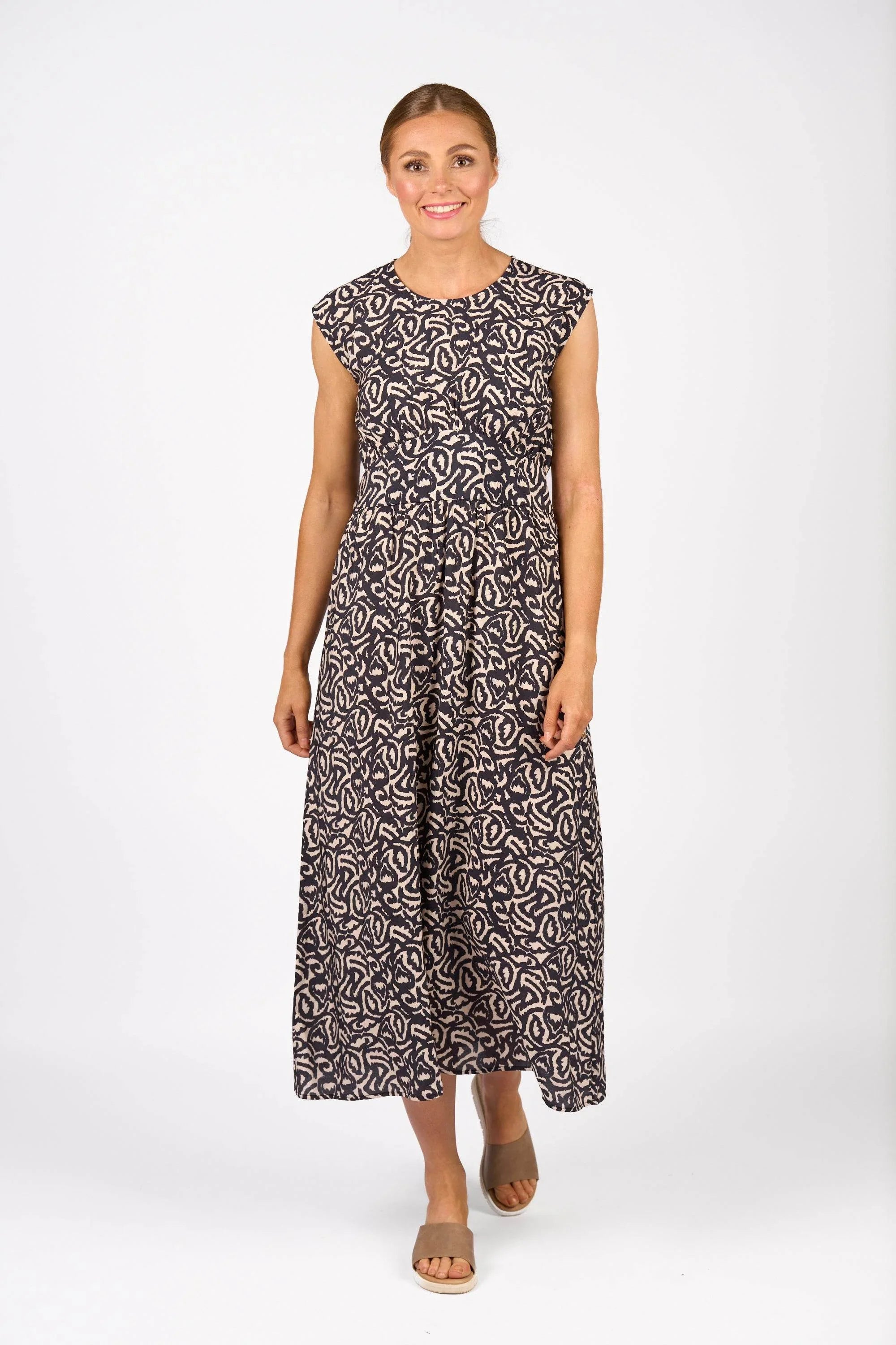 KNEWE Label women's K1051P Global Dress in Soul - close-up fabric detail