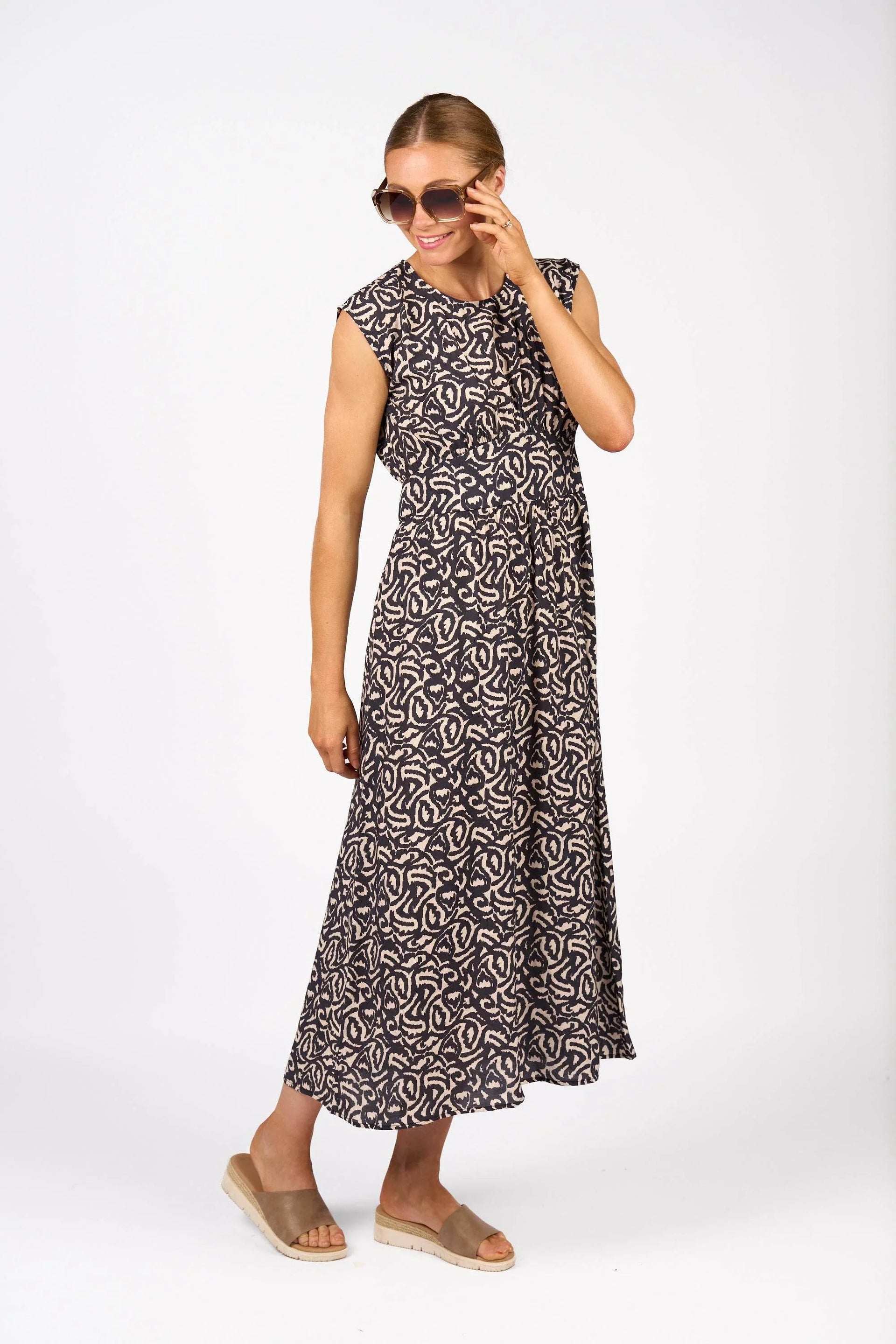 KNEWE Label women's K1051P Global Dress in Soul - close-up fabric detail