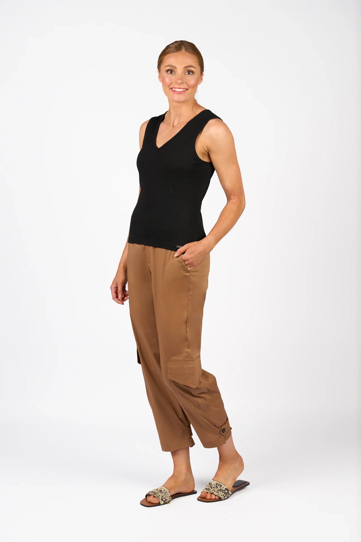 KNEWE Label women's K3060 Vista Tank in Black - close-up fabric detail