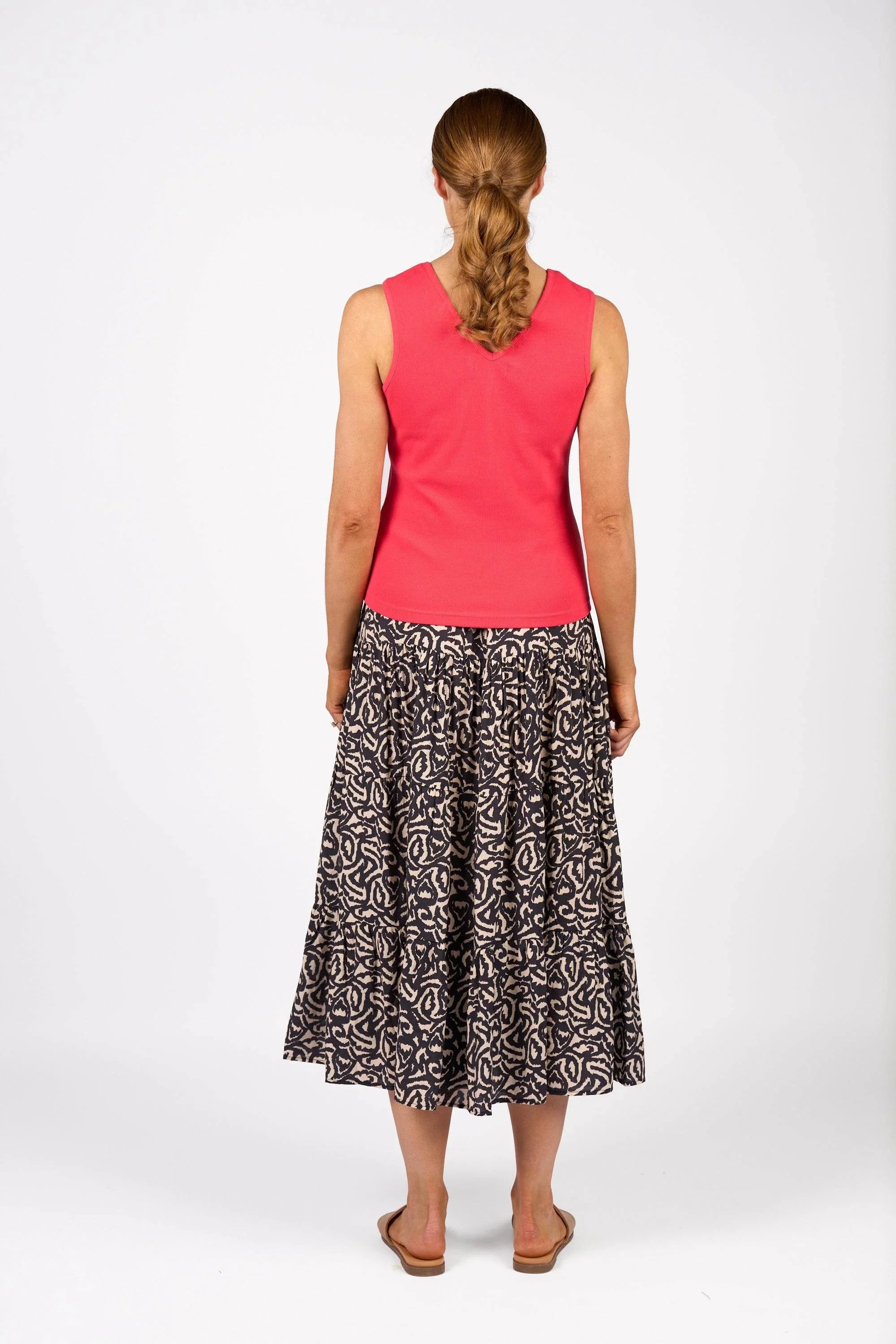 KNEWE Label women's K3060 Vista Tank in Raspberry - close-up fabric detail