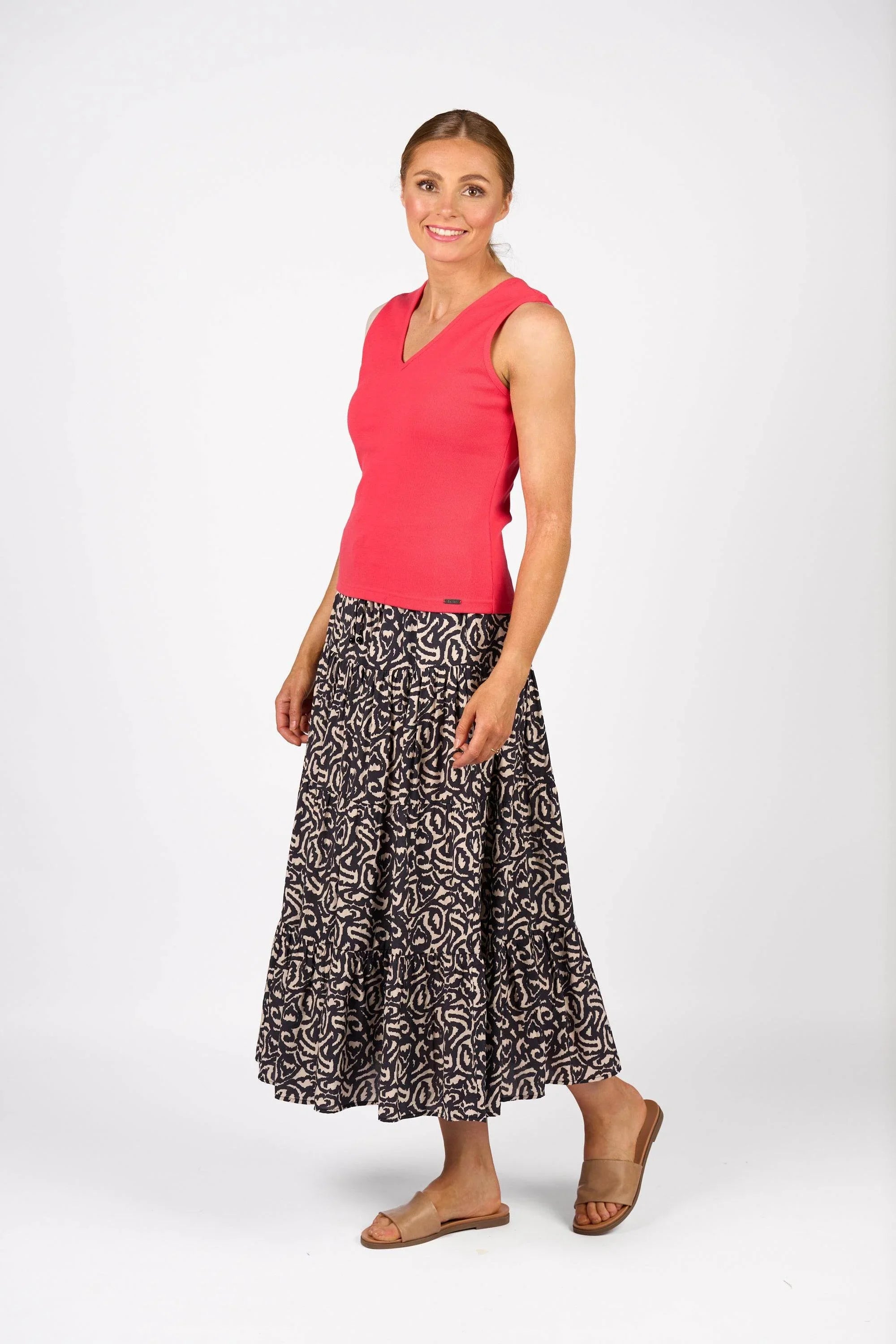 KNEWE Label women's K3060 Vista Tank in Raspberry - close-up fabric detail