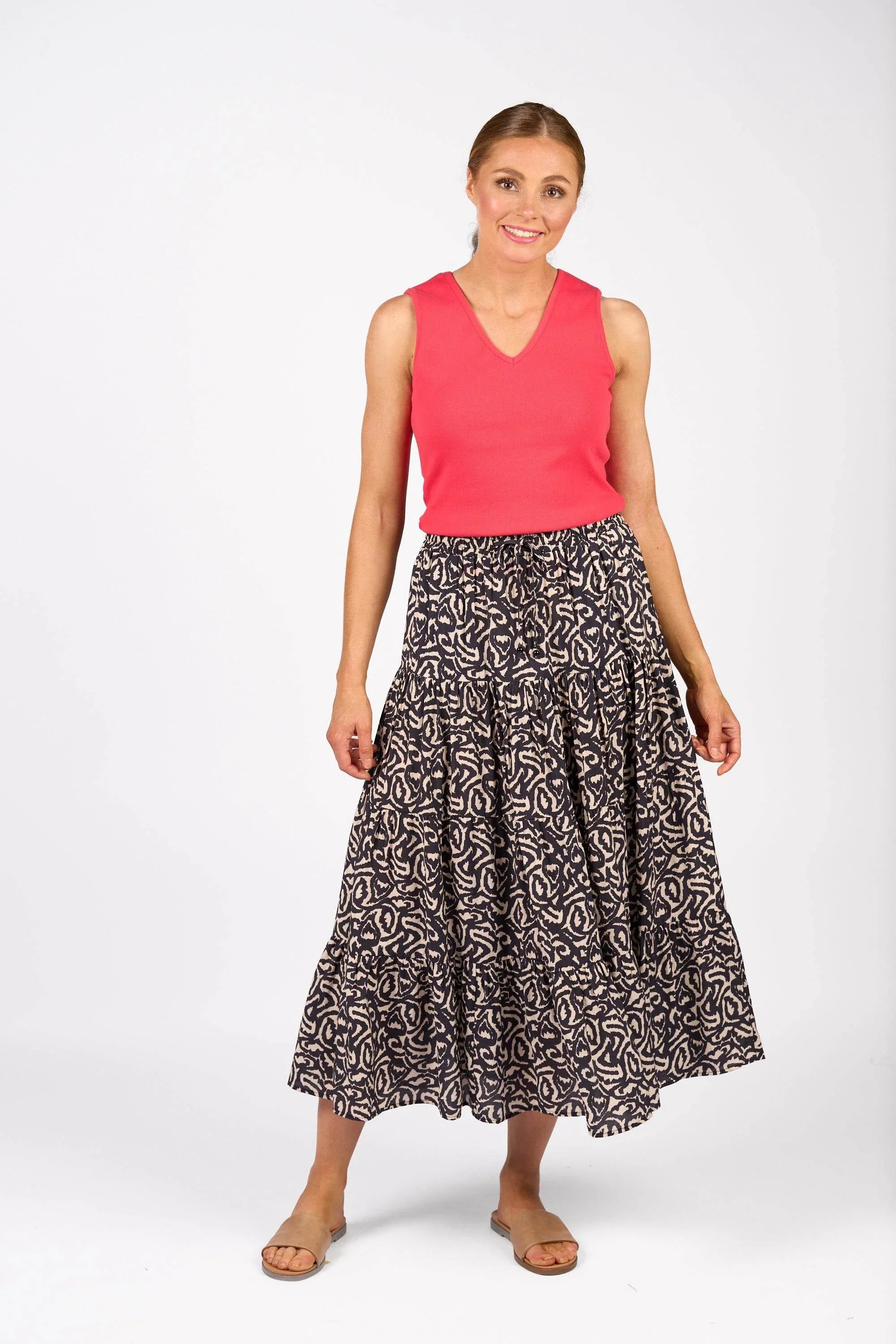 KNEWE Label women's K3060 Vista Tank in Raspberry - close-up fabric detail