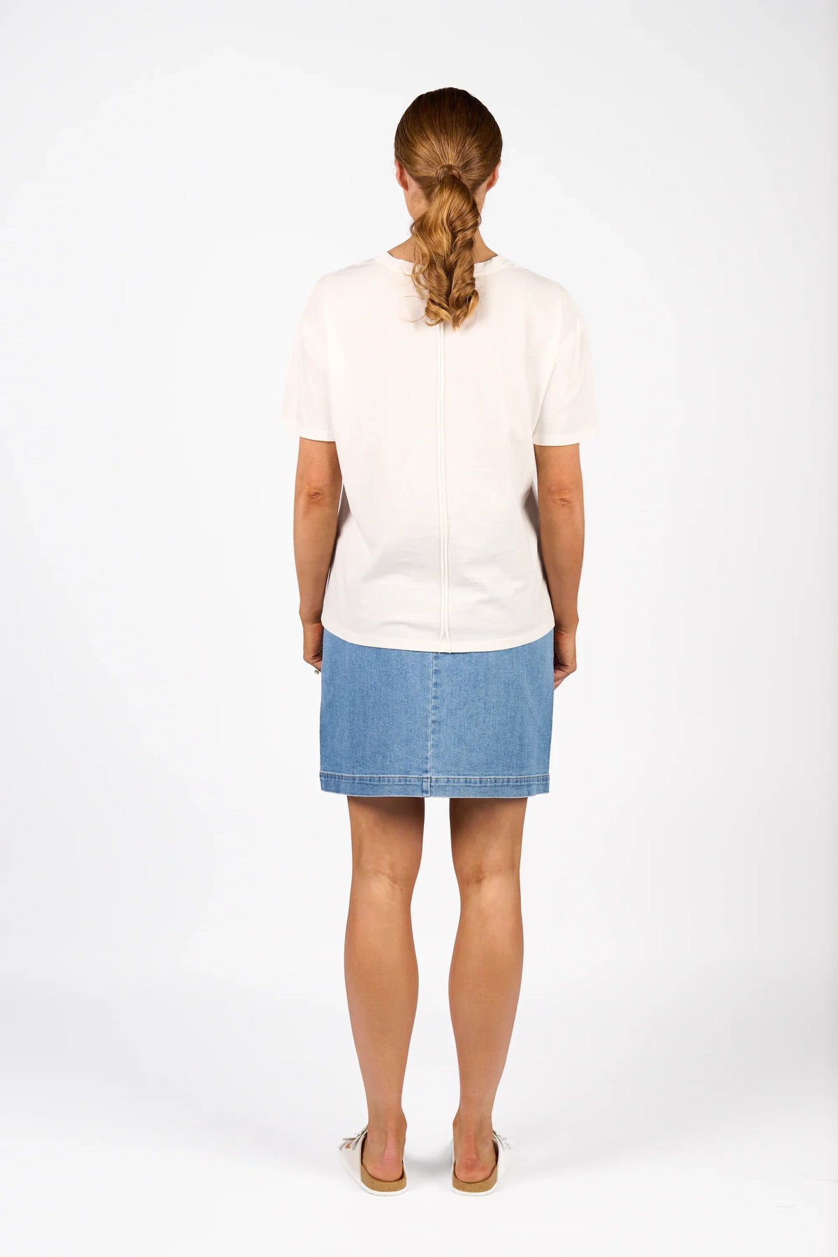 KNEWE Label women's K3063 Ultra Tee Off in White - close-up fabric detail
