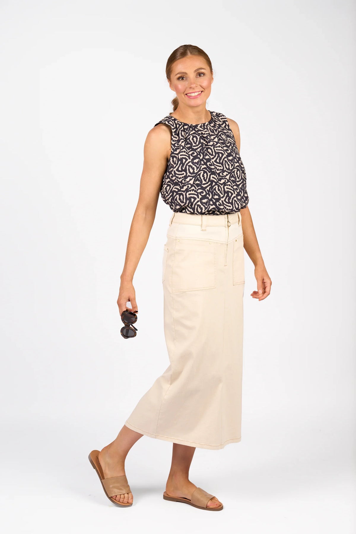 KNEWE Label women's K4038 Spin Skirt Natural in Denim - close-up fabric detail