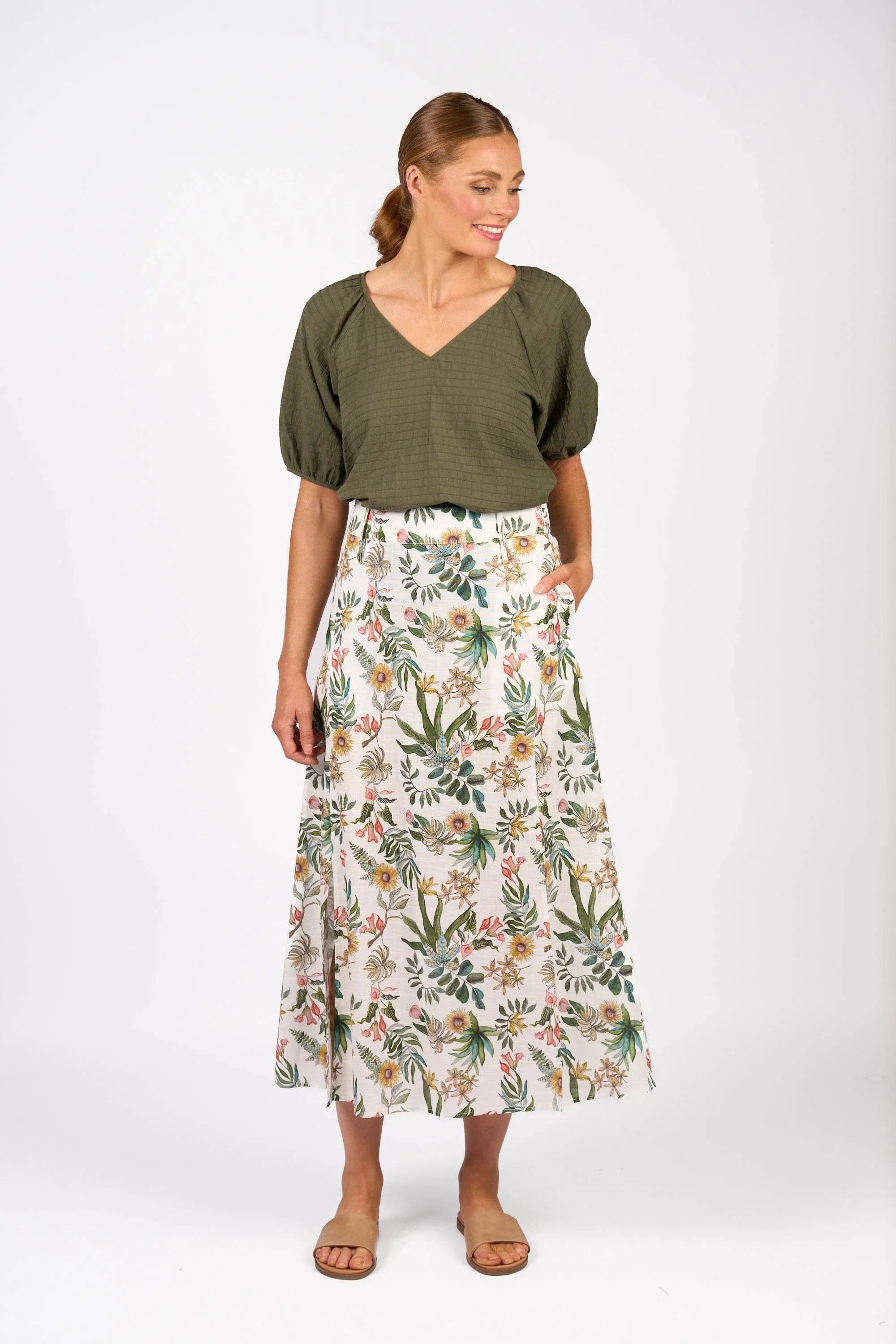 KNEWE Label women's K4040P Tempo Skirt in Wild - close-up fabric detail