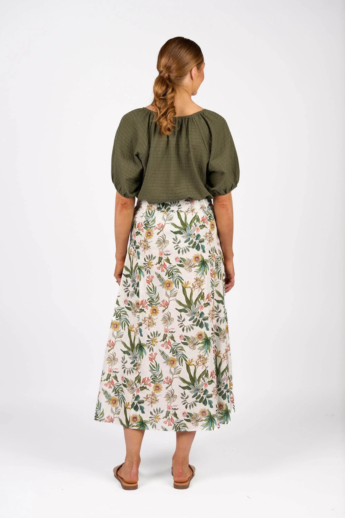 KNEWE Label women's K4040P Tempo Skirt in Wild - close-up fabric detail