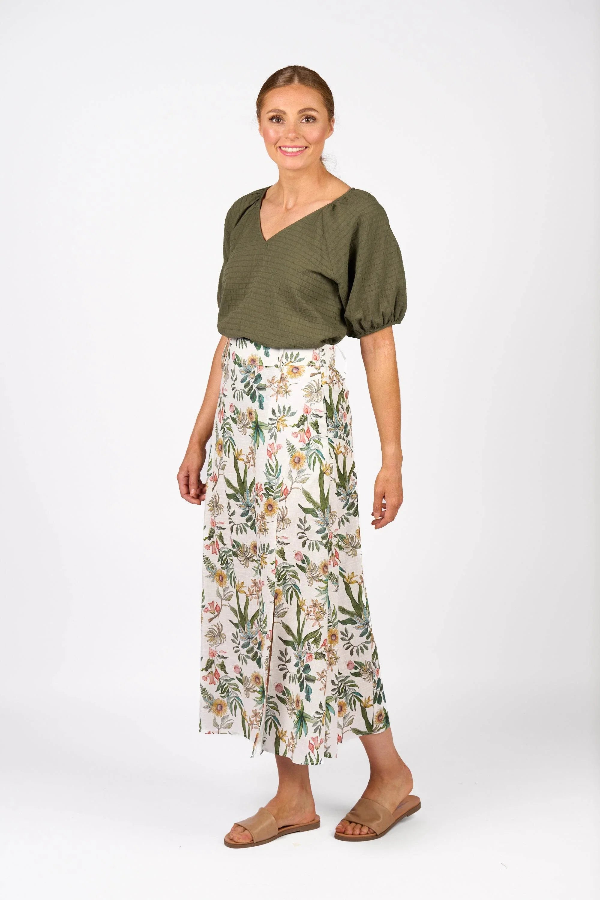 KNEWE Label women's K4040P Tempo Skirt in Wild - close-up fabric detail