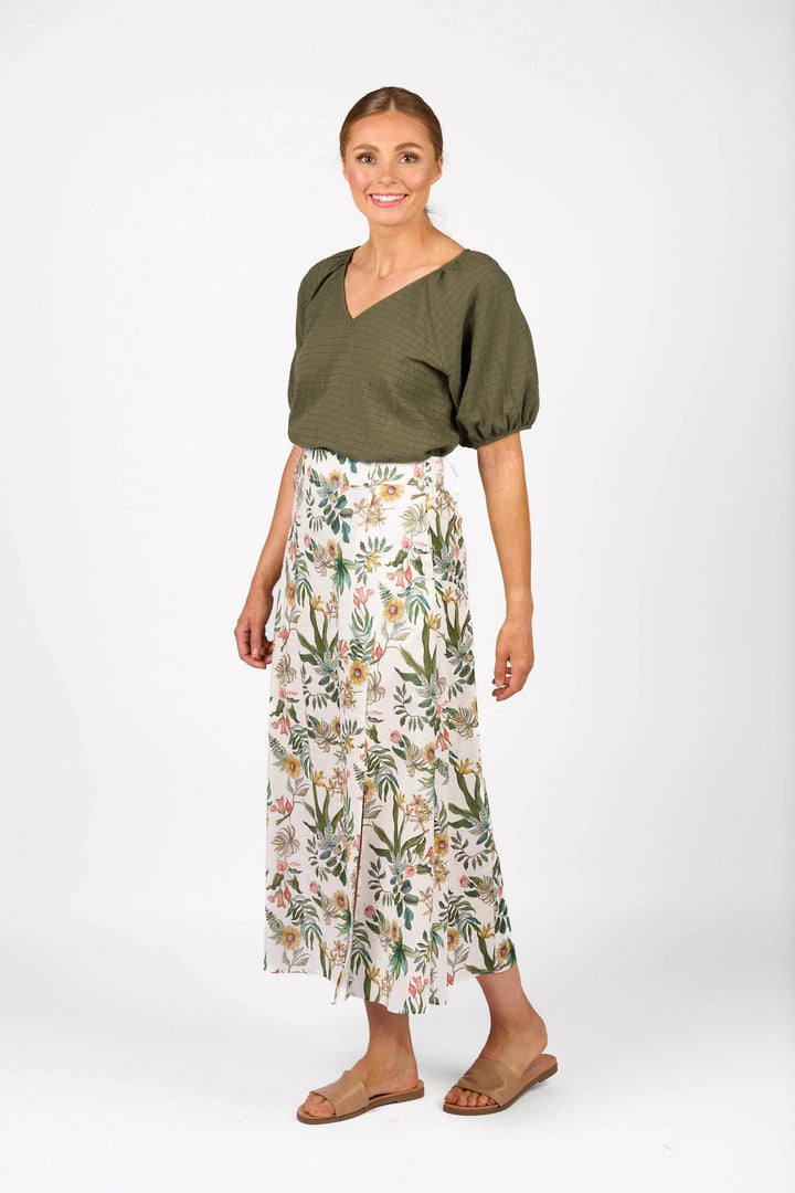 KNEWE Label women's K4040P Tempo Skirt in Wild - close-up fabric detail