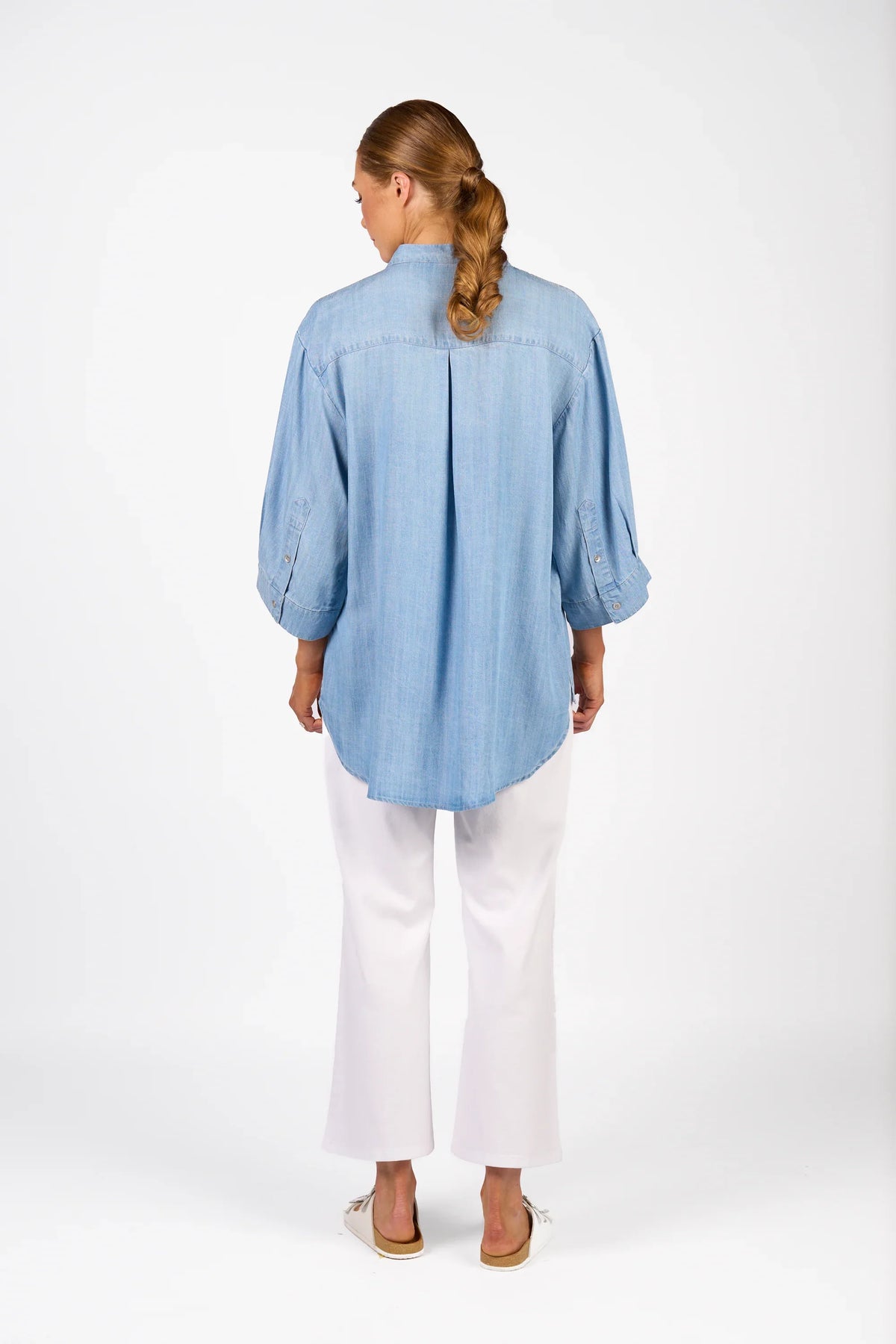 KNEWE Label women's K5101P Holiday Shirt Light in Blue - close-up fabric detail