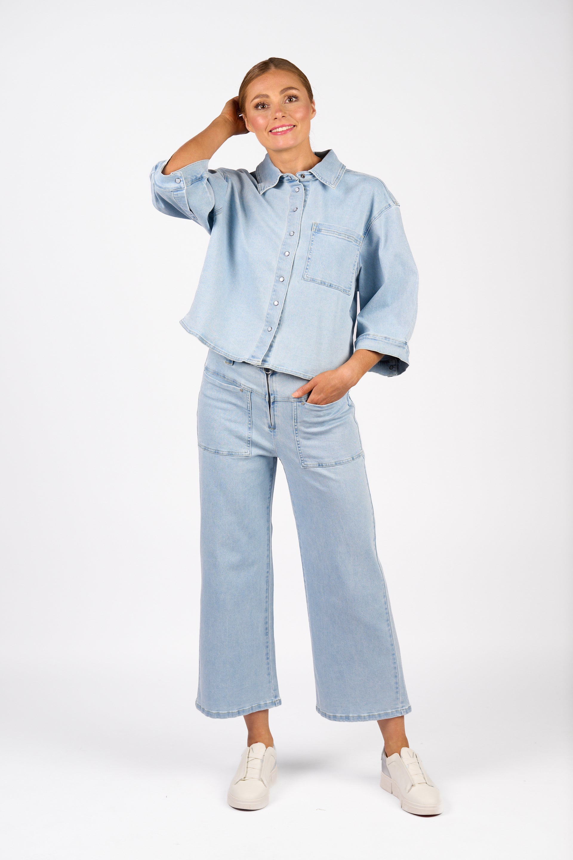 K6045 Coupe Shacket - Light Wash