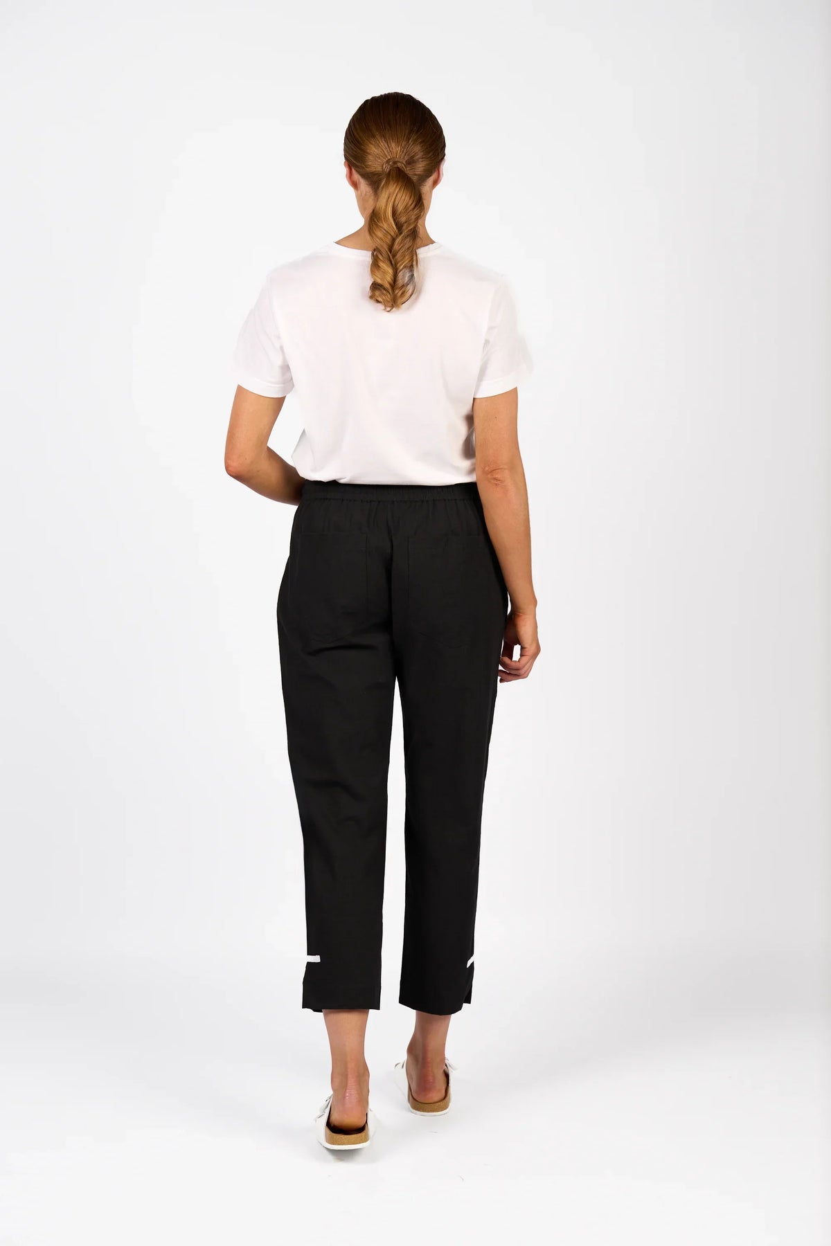 KNEWE Label women's K7076 Checker Pant Black in White - close-up fabric detail