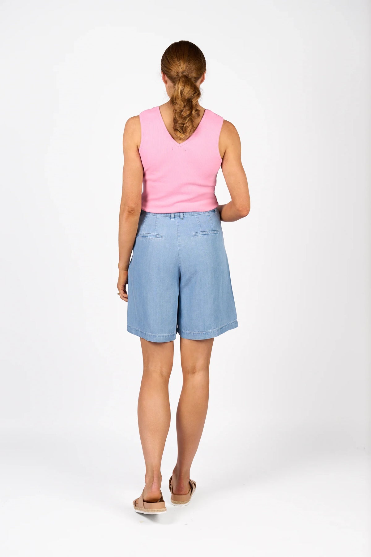 KNEWE Label women's K8014 Naomi Short Light in Blue - close-up fabric detail