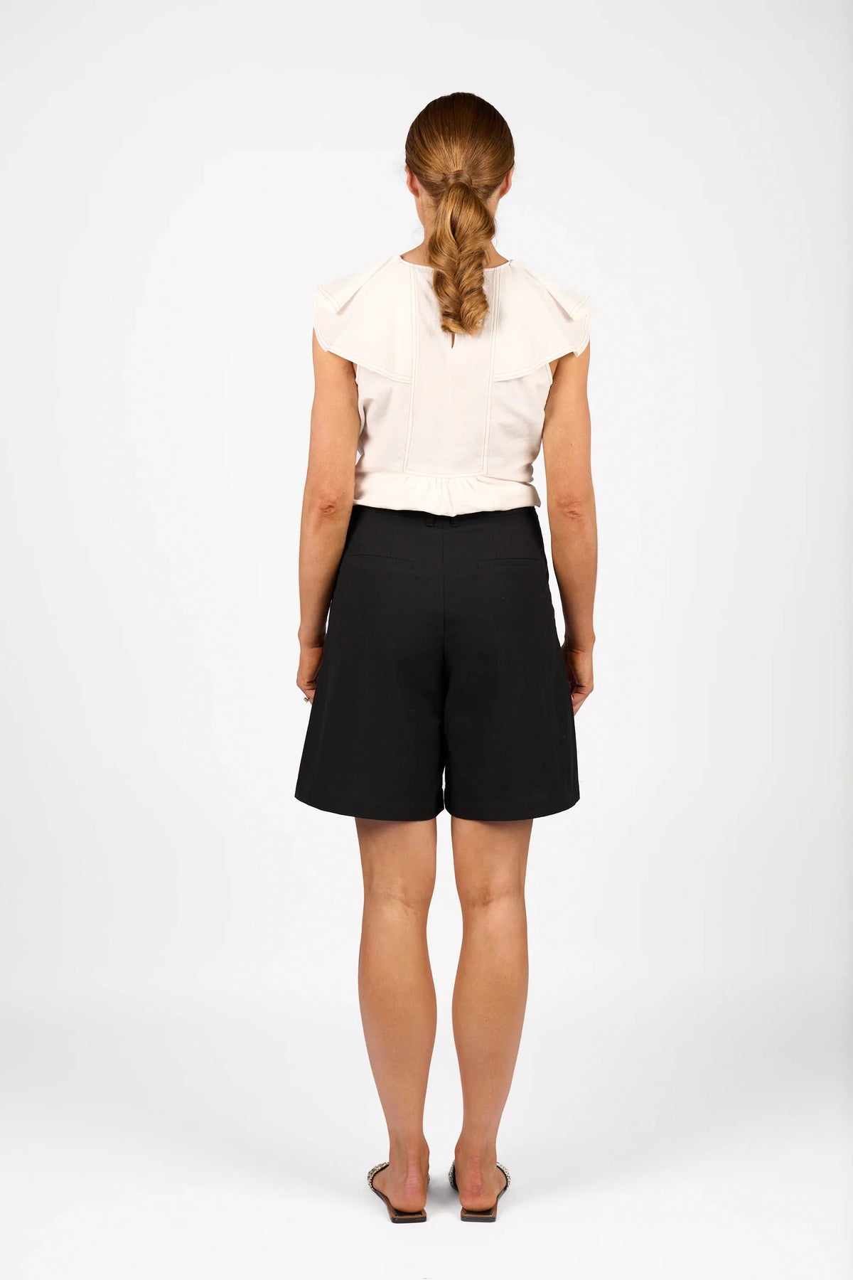 KNEWE Label women's K8015 Flynn Short in Black - close-up fabric detail